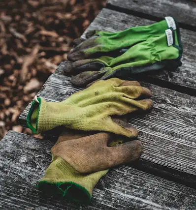 Gartenhandschuhe aus Naturmaterial – Geschenke für den Garten mit praktischem Nutzen
