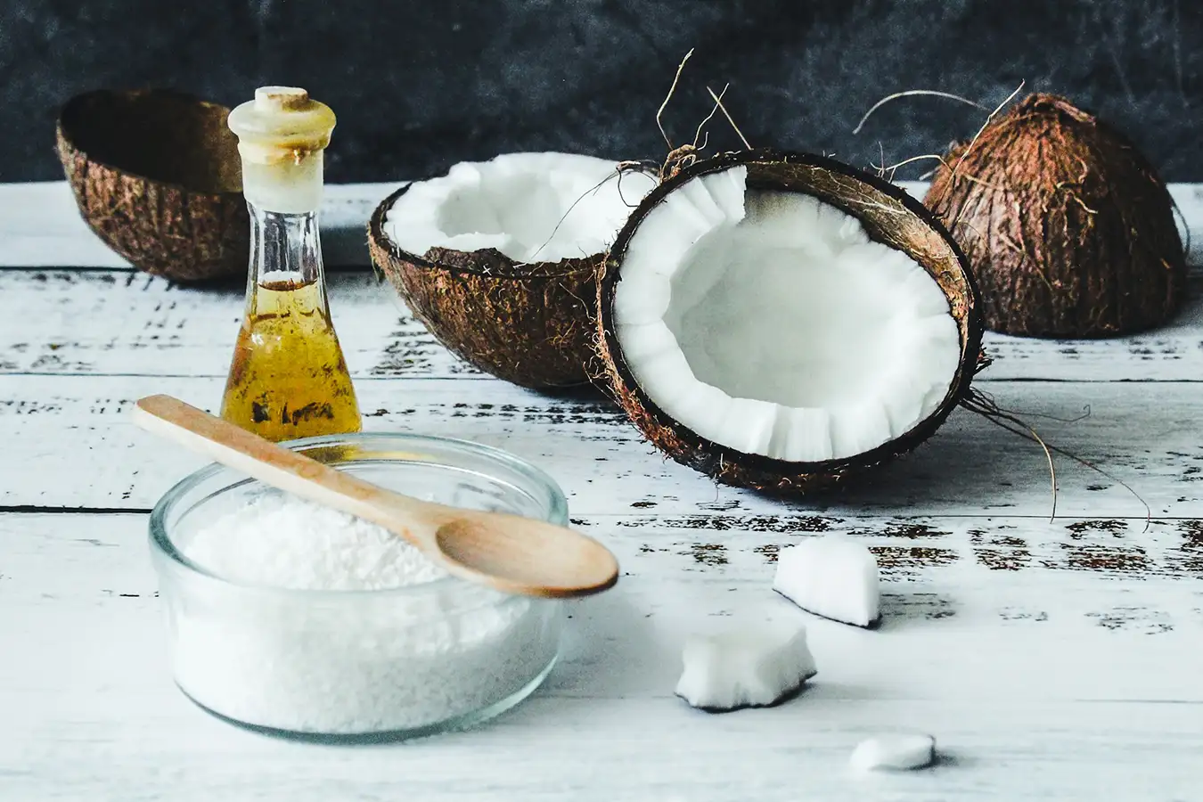 Selbstgemachtes Peeling im Glas mit Holzlöffel